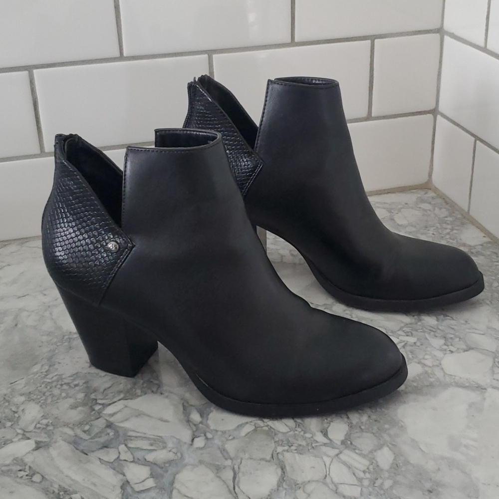 Simply Vera Vera Wang Black Ankle Booties
